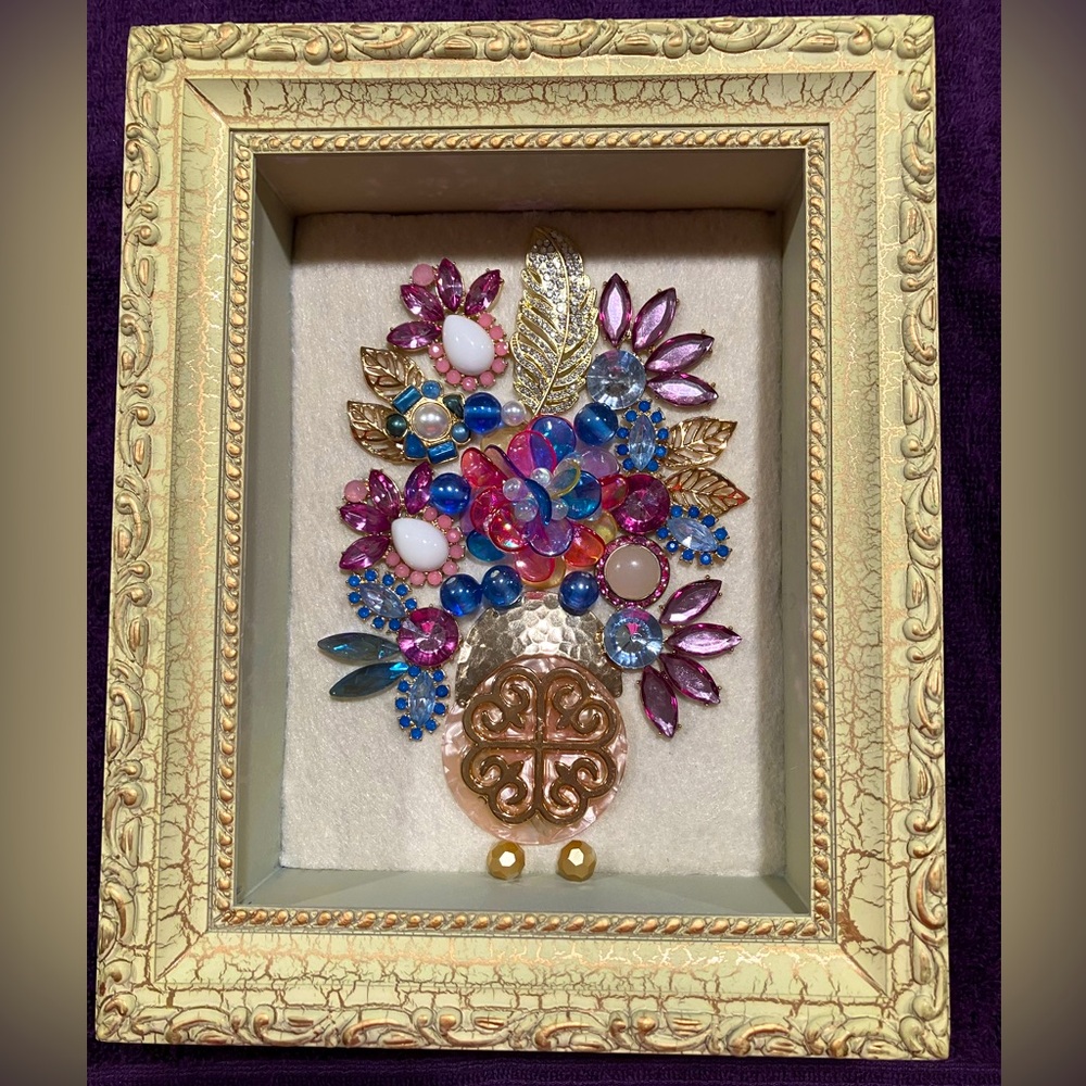 ORIGINAL JEWELRY ART SHADOW BOX IN GOLD AND CREAM. UNIQUE HANDMADE OOAK GIFT 🎁